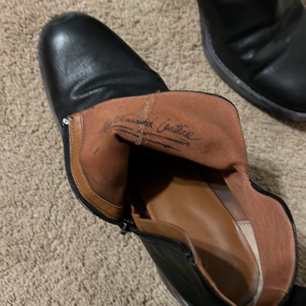 Franco Sarto Size 9.5 black leather,  used . - Picture 2 of 4